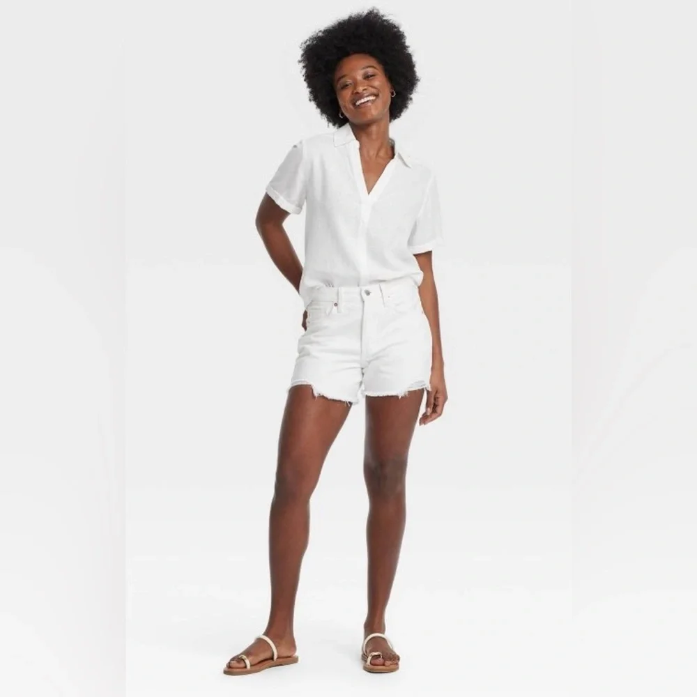 Universal Thread Women's Mid-Rise 90's Baggy White Denim Shorts Size 4